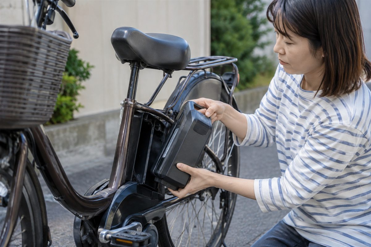 バッテリーを付けたまま出せない理由に関する確認場面