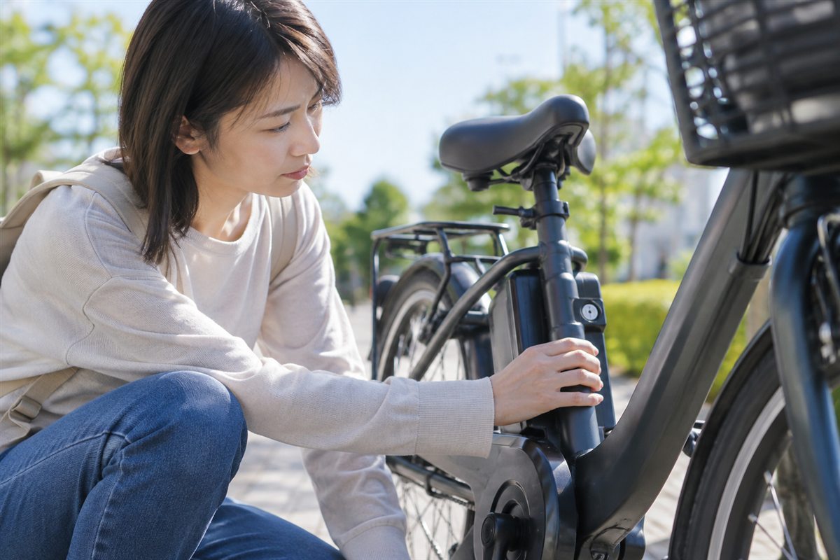 バッテリーの減りが早くなるに関する電動自転車の場面
