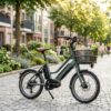 街並みに停まるコスパに優れた最新電動アシスト自転車