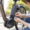 電動自転車の端子カバーは代用できる？純正品の手配と暑さ対策に関連する電動自転車の場面