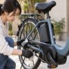 電動自転車の油を差す場所は？注油禁止の部品とお手入れの注意点に関連する電動自転車の場面