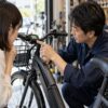 電動自転車のセンサーエラーはどう直す？表示確認と修理相談に関連する電動自転車の場面